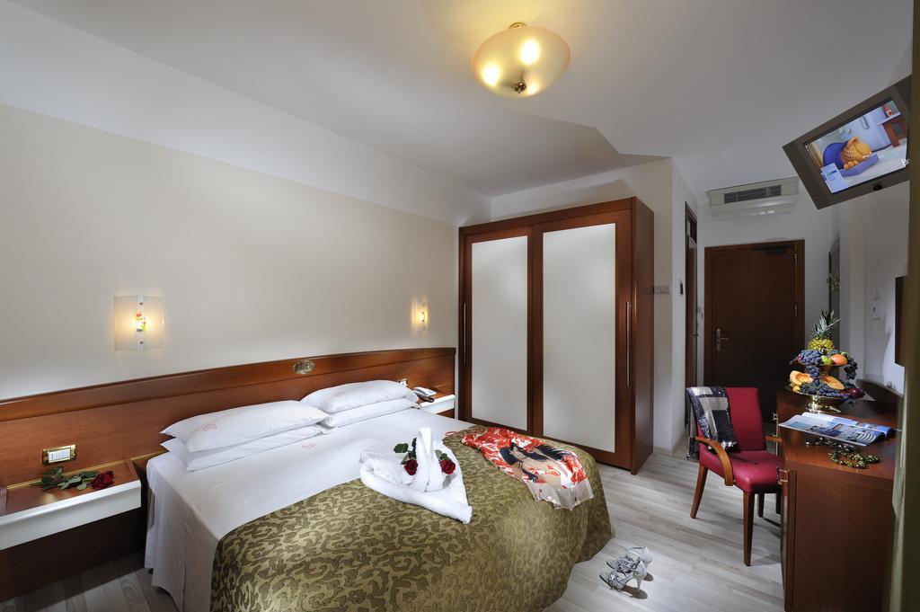 Double Room,1611094444:JPEG